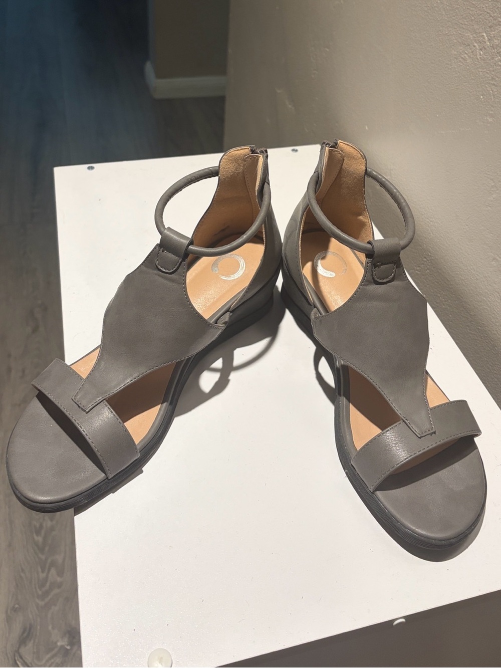 Womens Gray Open-Toe Ankle Strap Sandals